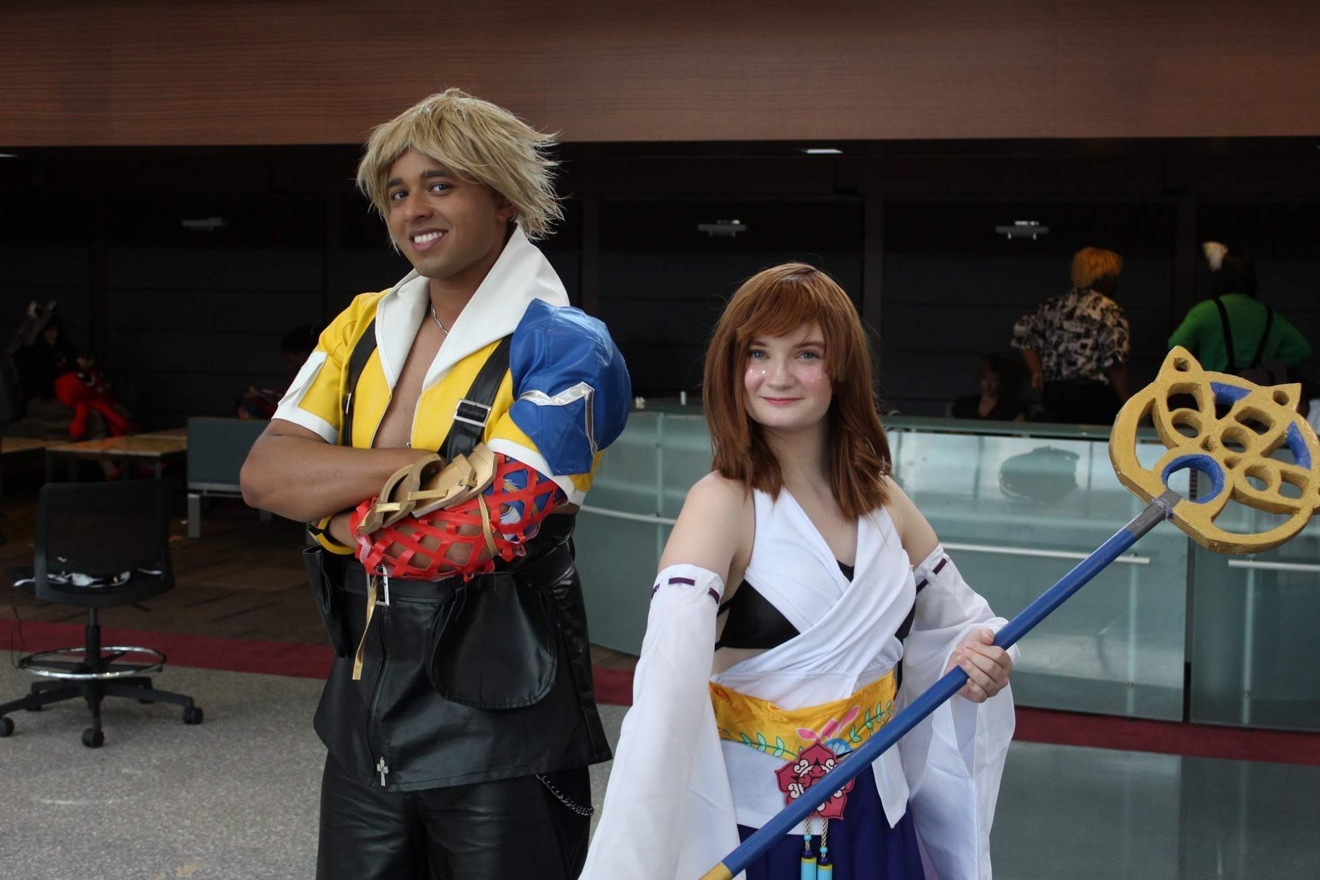 Tidus and Yuna cosplayers.
